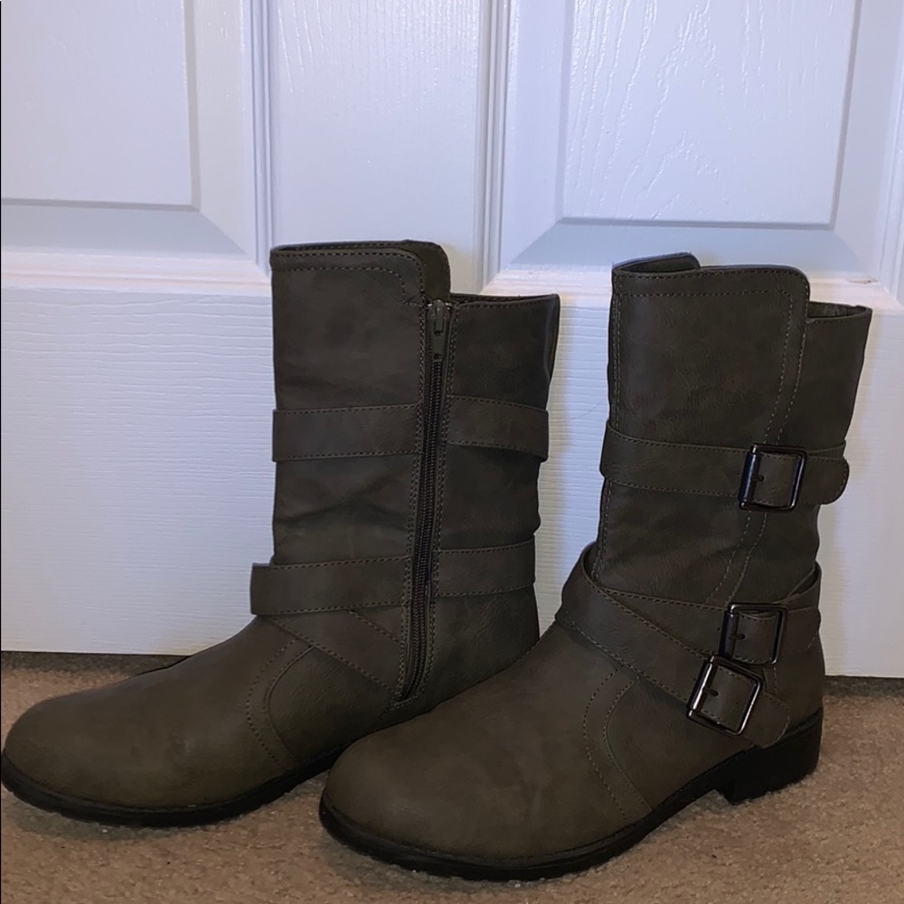 BOOTS